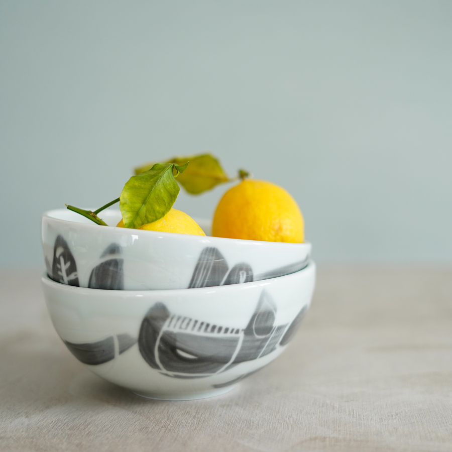 Bowls in Porcelain with Scgrafitto decoration