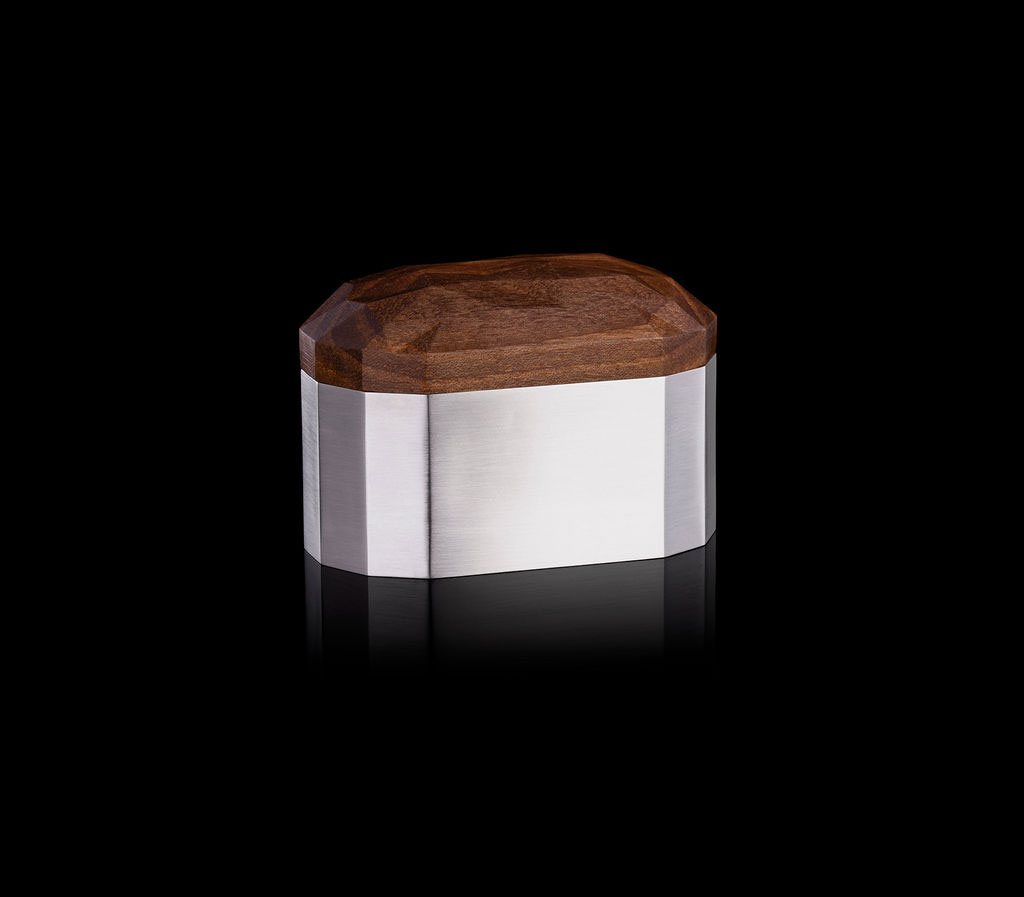 Faceted log box